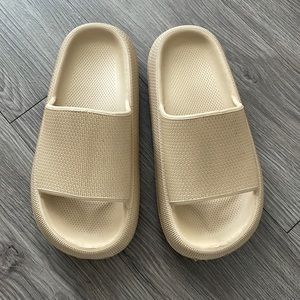 Steve Madden Scuba Slides